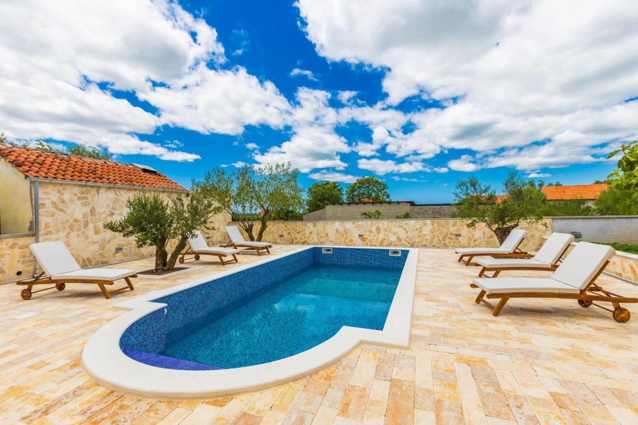 Villa Tina With Swimming Pool, Tennis Court, Games Room, Sauna, Gym, Bbq Policnik Exteriér fotografie
