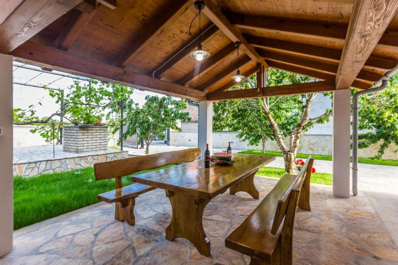 Villa Tina With Swimming Pool, Tennis Court, Games Room, Sauna, Gym, Bbq Policnik Exteriér fotografie