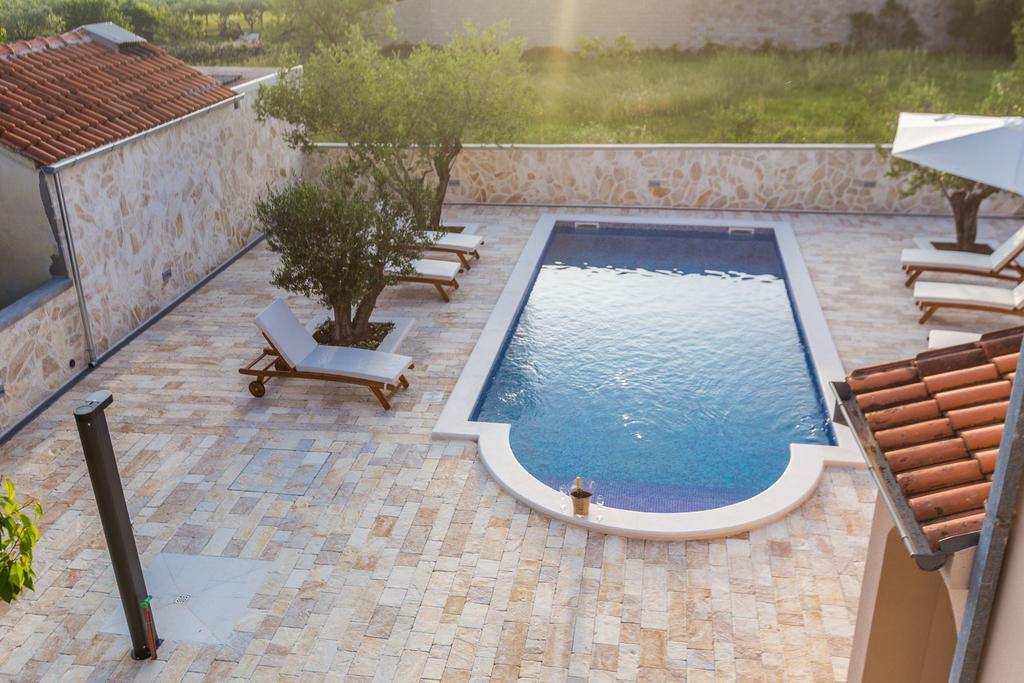 Villa Tina With Swimming Pool, Tennis Court, Games Room, Sauna, Gym, Bbq Policnik Exteriér fotografie