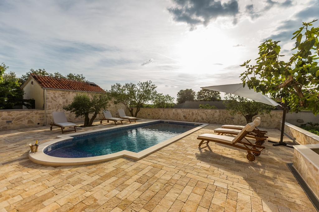 Villa Tina With Swimming Pool, Tennis Court, Games Room, Sauna, Gym, Bbq Policnik Exteriér fotografie