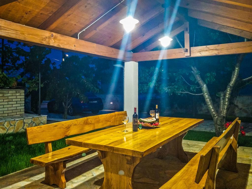 Villa Tina With Swimming Pool, Tennis Court, Games Room, Sauna, Gym, Bbq Policnik Exteriér fotografie