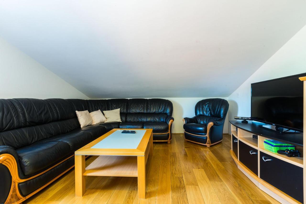Villa Tina With Swimming Pool, Tennis Court, Games Room, Sauna, Gym, Bbq Policnik Exteriér fotografie